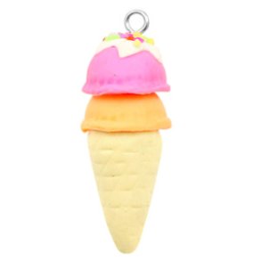 Fimo charm. Ispinde