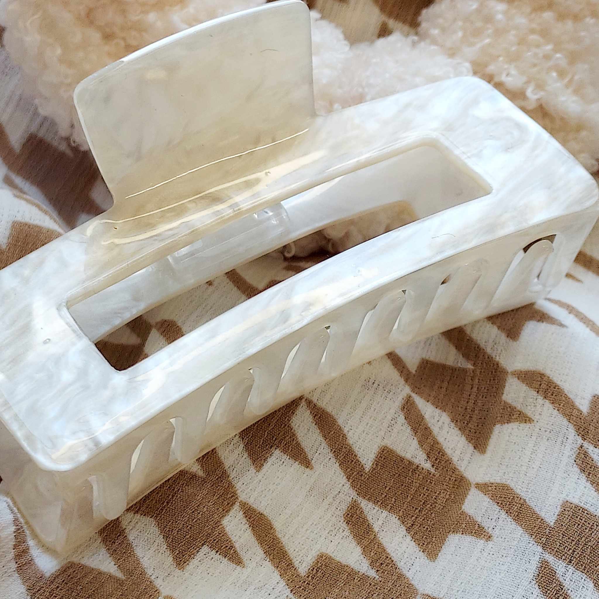 H�rklemme. Pearl Shine Off White