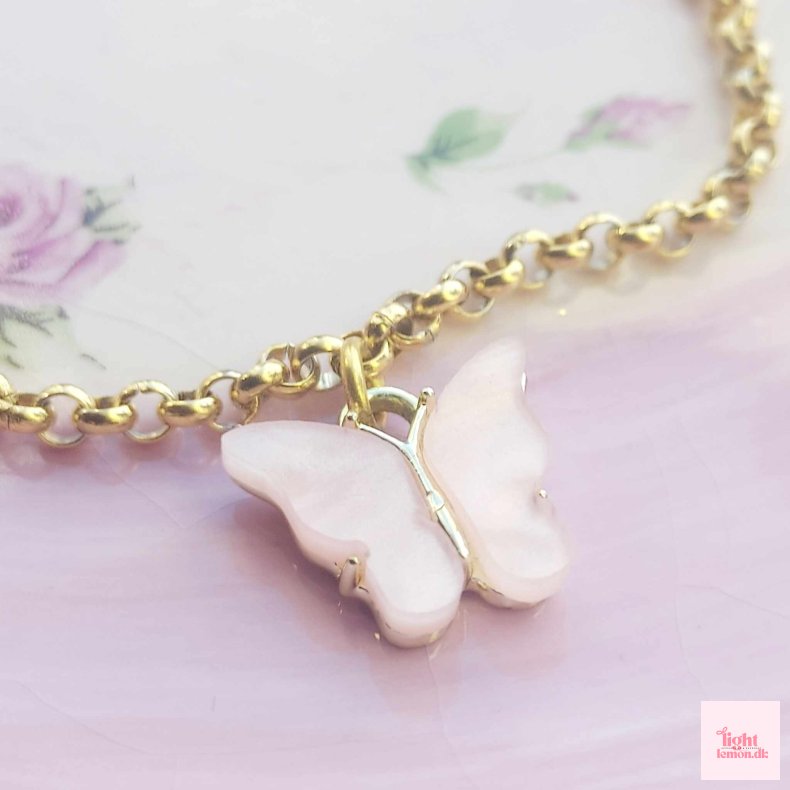 Halsk�de. Rosa sommerfugl