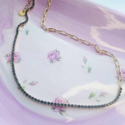 Halskde. Grn zirkonia