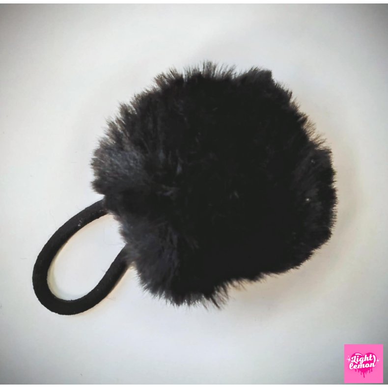 Hrelastik med pom pom. Sort