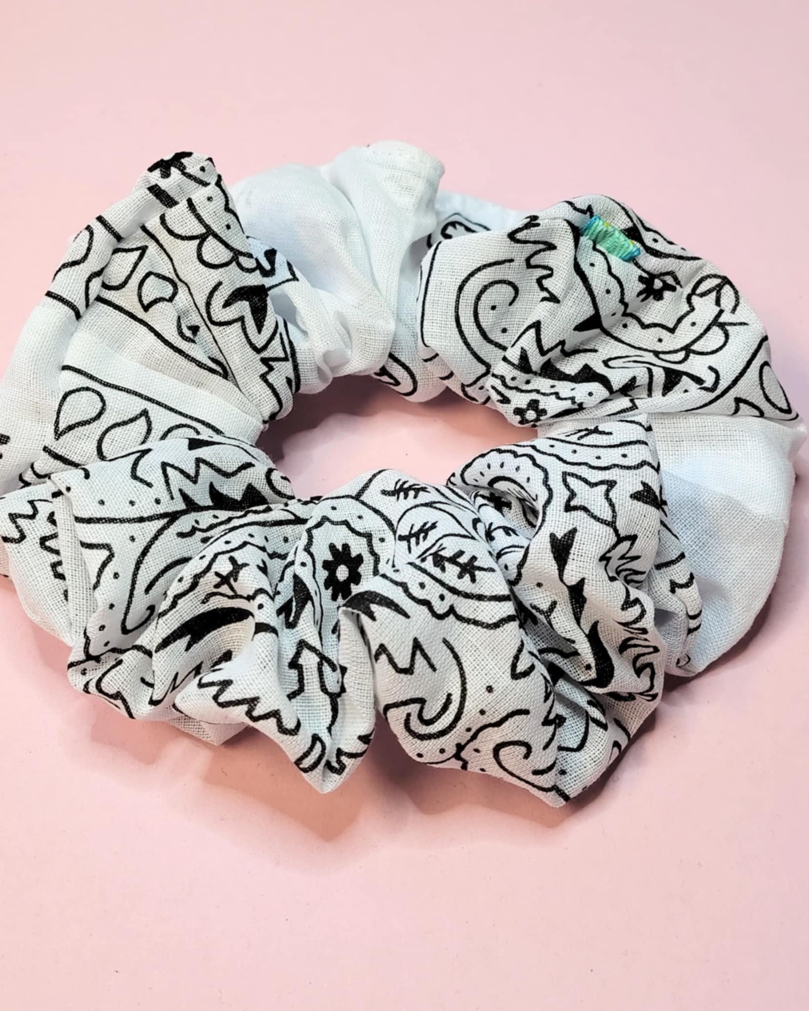 Bandana scrunchie. Hvid