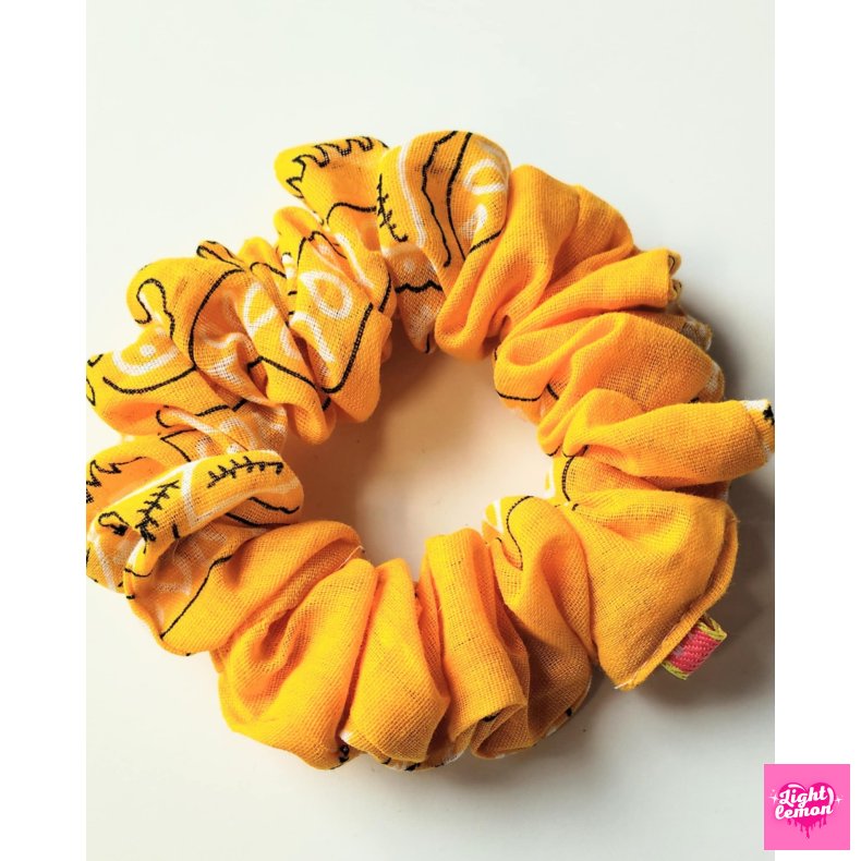 Bandana scrunchie. Gul