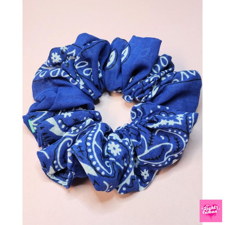 Bandana scrunchie. Bl